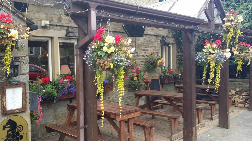 The Rose And Crown Hotel Huddersfield Exterior photo